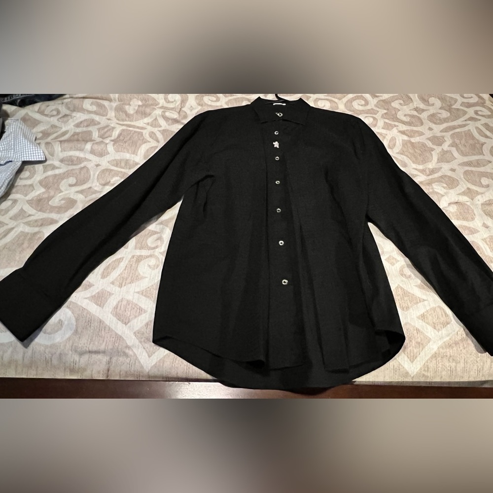 ❌SOLD❌ 
Bugatchi Button Down - Picture 2 of 4